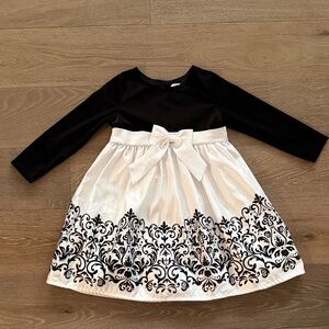 Rare Editions Black & white long sleeve dress. Size:4T. Gently Used.
